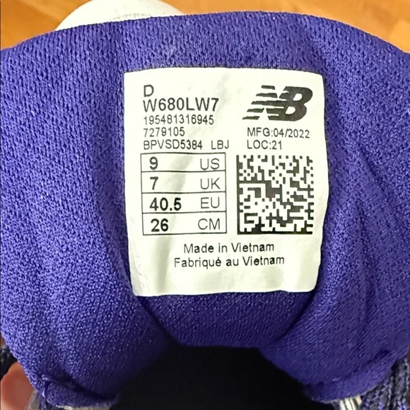 Women’s New Balance Fresh foam athletic shoes. - Picture 6 of 6